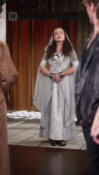 ราชินีผู้กำเนิดใหม่จากเถ้าธุลี