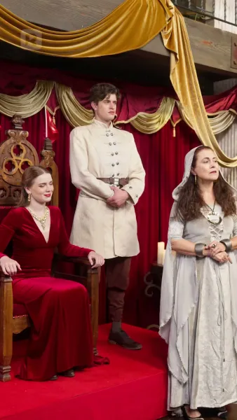 ราชินีผู้กำเนิดใหม่จากเถ้าธุลี