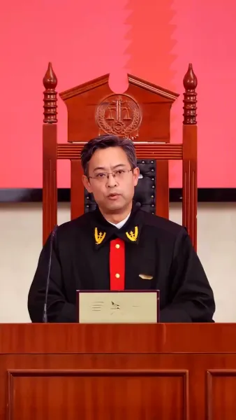 เกมลวงตาของเธอ