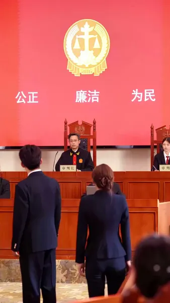 เกมลวงตาของเธอ