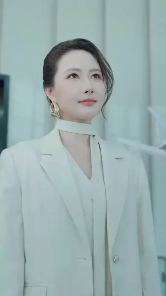 เธอไม่ใช่จันทราเดิม