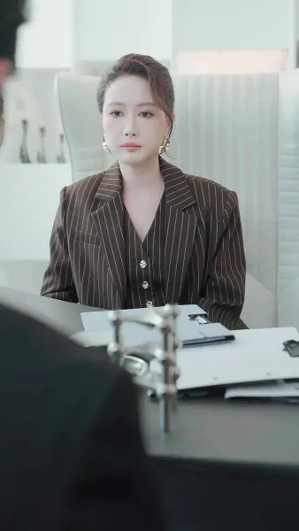 เธอไม่ใช่จันทราเดิม