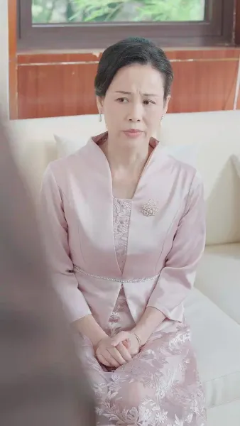 เธอไม่ใช่จันทราเดิม