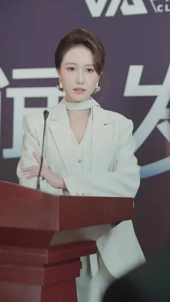 เธอไม่ใช่จันทราเดิม