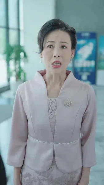 เธอไม่ใช่จันทราเดิม