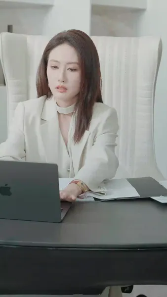 เธอไม่ใช่จันทราเดิม