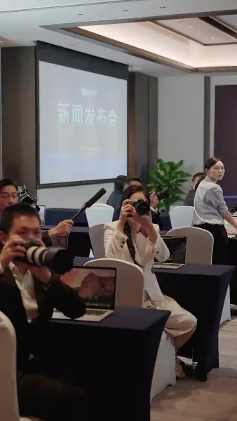 เธอไม่ใช่จันทราเดิม