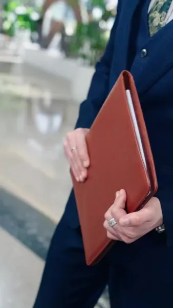 อดีตเมียขายผัก คือประธานหญิง