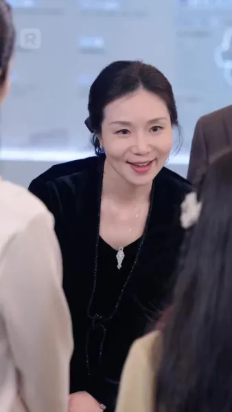 อดีตเมียขายผัก คือประธานหญิง