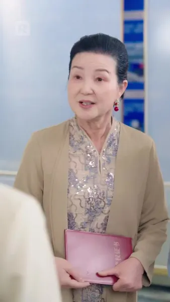 อดีตเมียขายผัก คือประธานหญิง