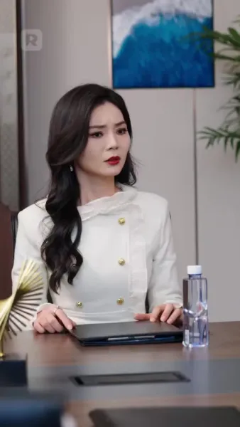 อดีตเมียขายผัก คือประธานหญิง