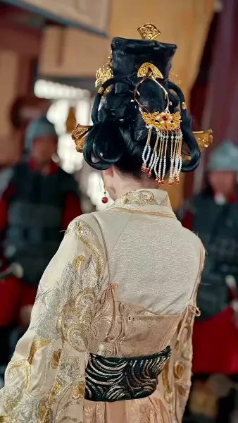 คำสัตย์ใต้บัลลังก์