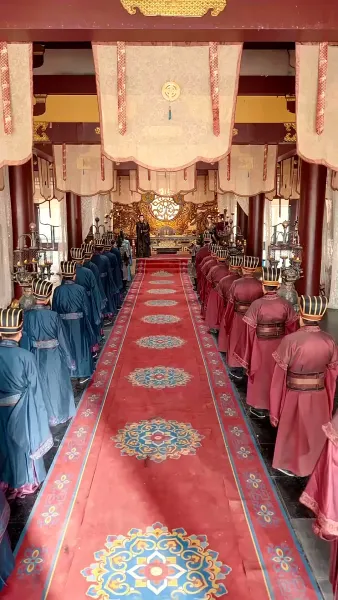 คำสัตย์ใต้บัลลังก์