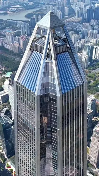 ราชินีนักบู๊ทวงบัลลังก์