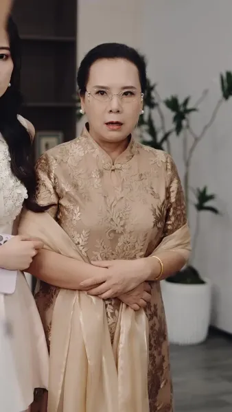 ราชินีนักบู๊ทวงบัลลังก์