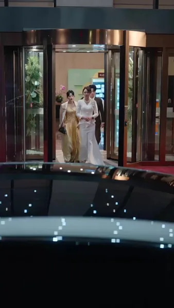 กุหลาบเคียงสน