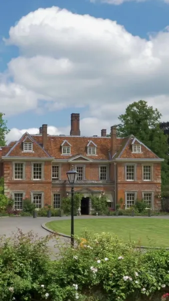 สืบทอด: ความงามและมหาเศรษฐี