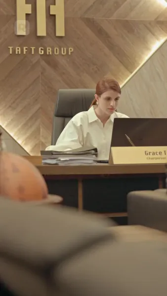 สืบทอด: ความงามและมหาเศรษฐี