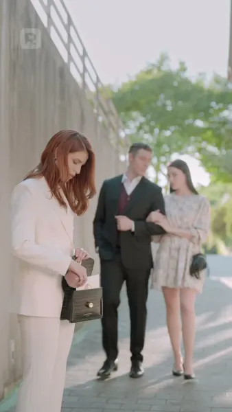 สืบทอด: ความงามและมหาเศรษฐี