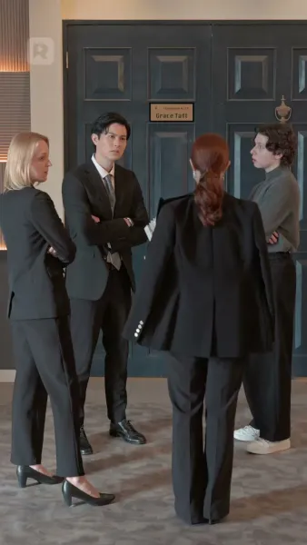 สืบทอด: ความงามและมหาเศรษฐี