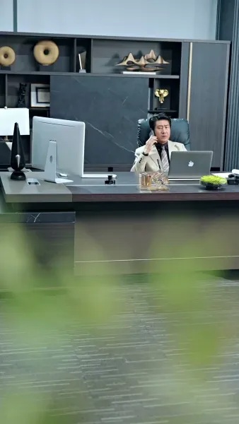 รีเทิร์นมาแค้นด้วยมือถือปุ่มกด