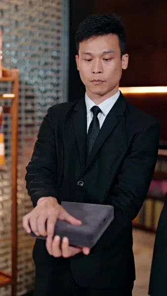 รีเทิร์นมาแค้นด้วยมือถือปุ่มกด