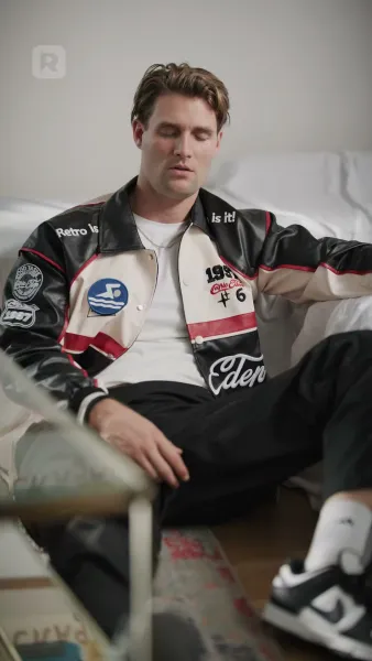 ว่ายน้ำหารัก