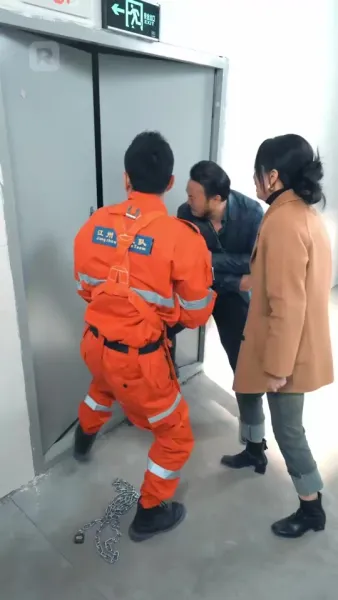 จับมือฉันก่อนสายเคเบิลขาด