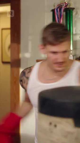 หมัดนี้เพื่อเธอ