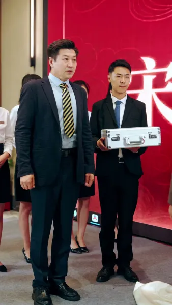 ลูกสาวนำโชค พ่อตะลุยรวย