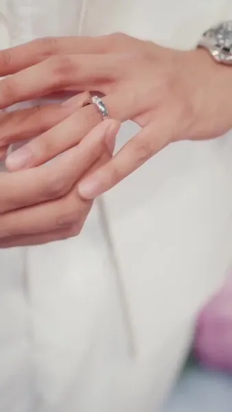 （พากย์ไทย）คู่หมั้นผู้เป็นเพียงโล่รัก