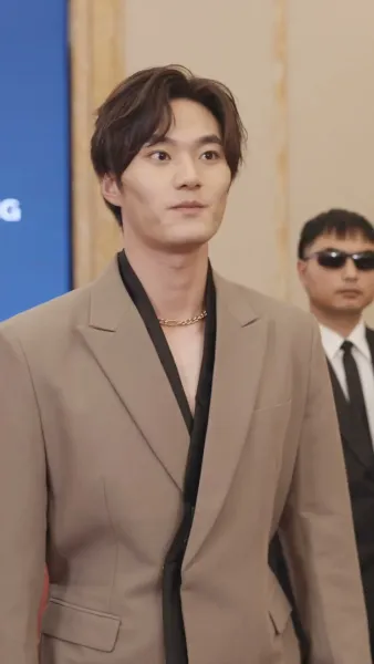 พ่อลูกต่างเป็นมังกร