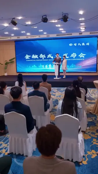 เกิดใหม่ ฉันยิ้มอย่างเย็นชา