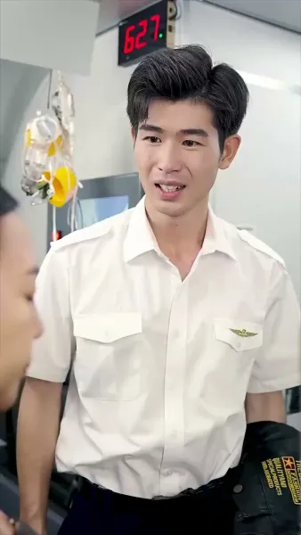 นักบินวัย 8 ขวบ ช่วยเครื่องบินรอด​