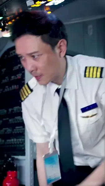 นักบินวัย 8 ขวบ ช่วยเครื่องบินรอด​