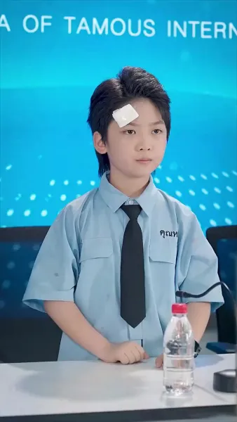 นักบินวัย 8 ขวบ ช่วยเครื่องบินรอด​