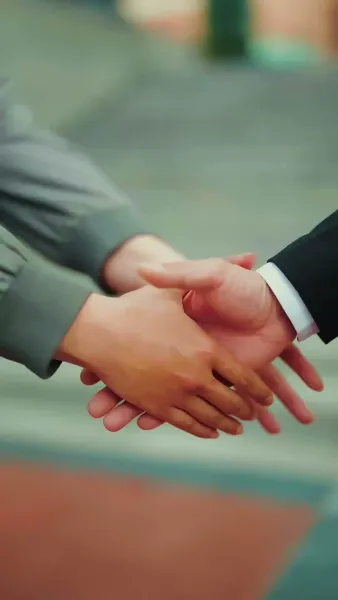 ยอดทนายขอท้าชน