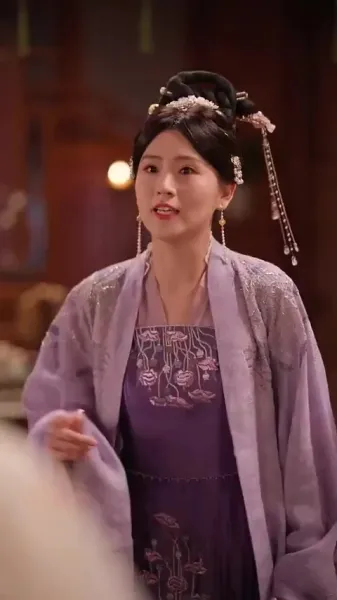 การก้าวขึ้นของสาวใช้ตระกูลขุนนาง