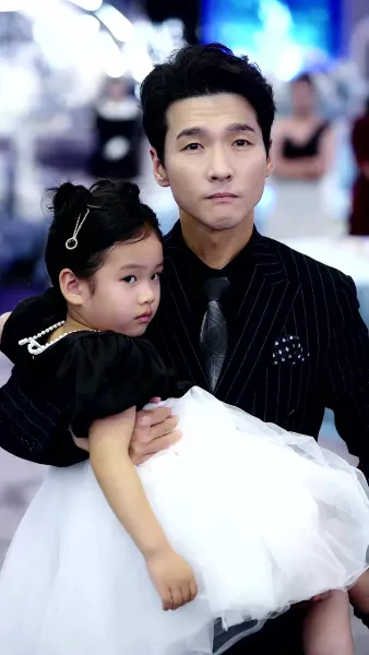 พ่อขาโหดกับลูกสาวจอมแก่น