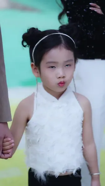 พ่อขาโหดกับลูกสาวจอมแก่น