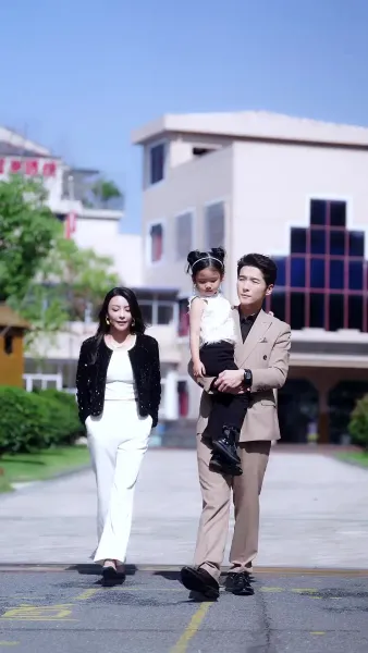 พ่อขาโหดกับลูกสาวจอมแก่น