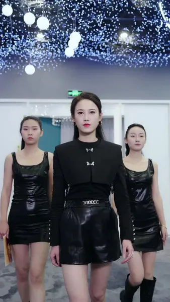 พ่อขาโหดกับลูกสาวจอมแก่น