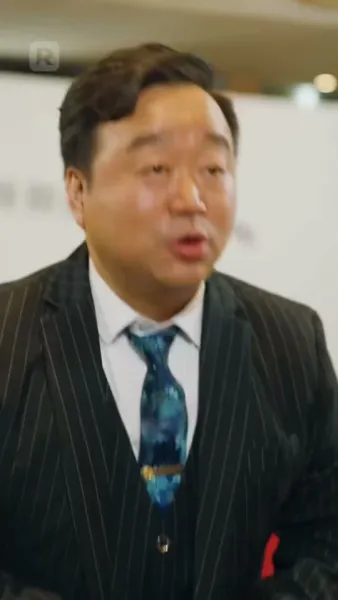 ตัวตนที่ซ่อนไว้ของเขา