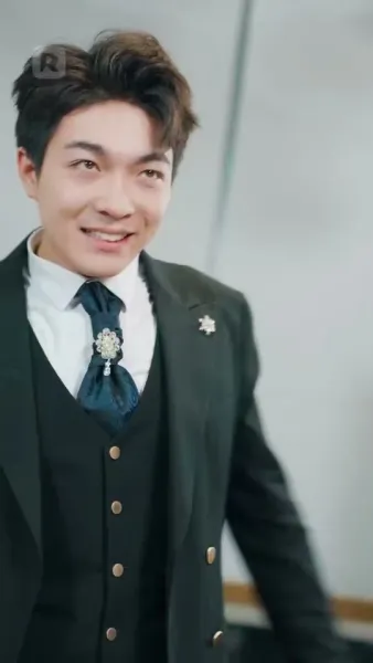 ตัวตนที่ซ่อนไว้ของเขา