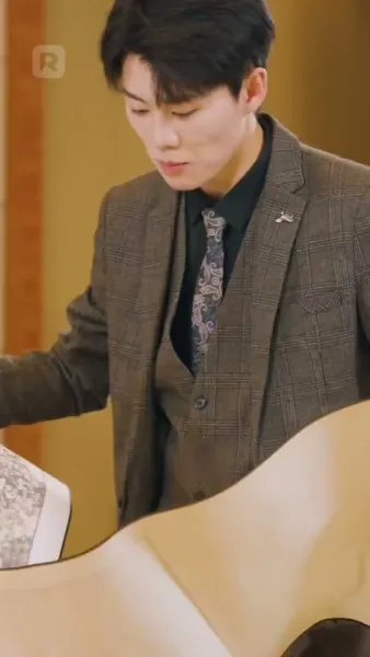 ตัวตนที่ซ่อนไว้ของเขา