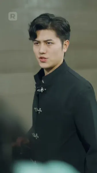 ตัวตนที่ซ่อนไว้ของเขา