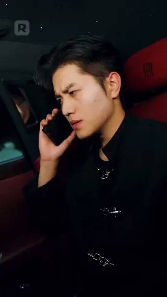 ตัวตนที่ซ่อนไว้ของเขา