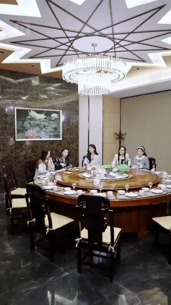 ภรรยาซุปตาร์ทำงานที่นี่เหรอ