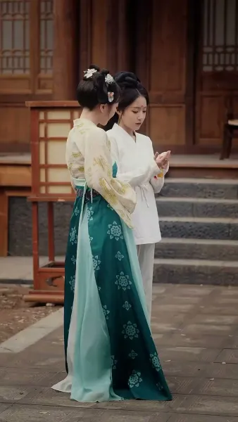 เมียหลวงข้ามภพกับสี่จอมแก่น