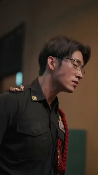 เมื่ออรุณส่องแสง